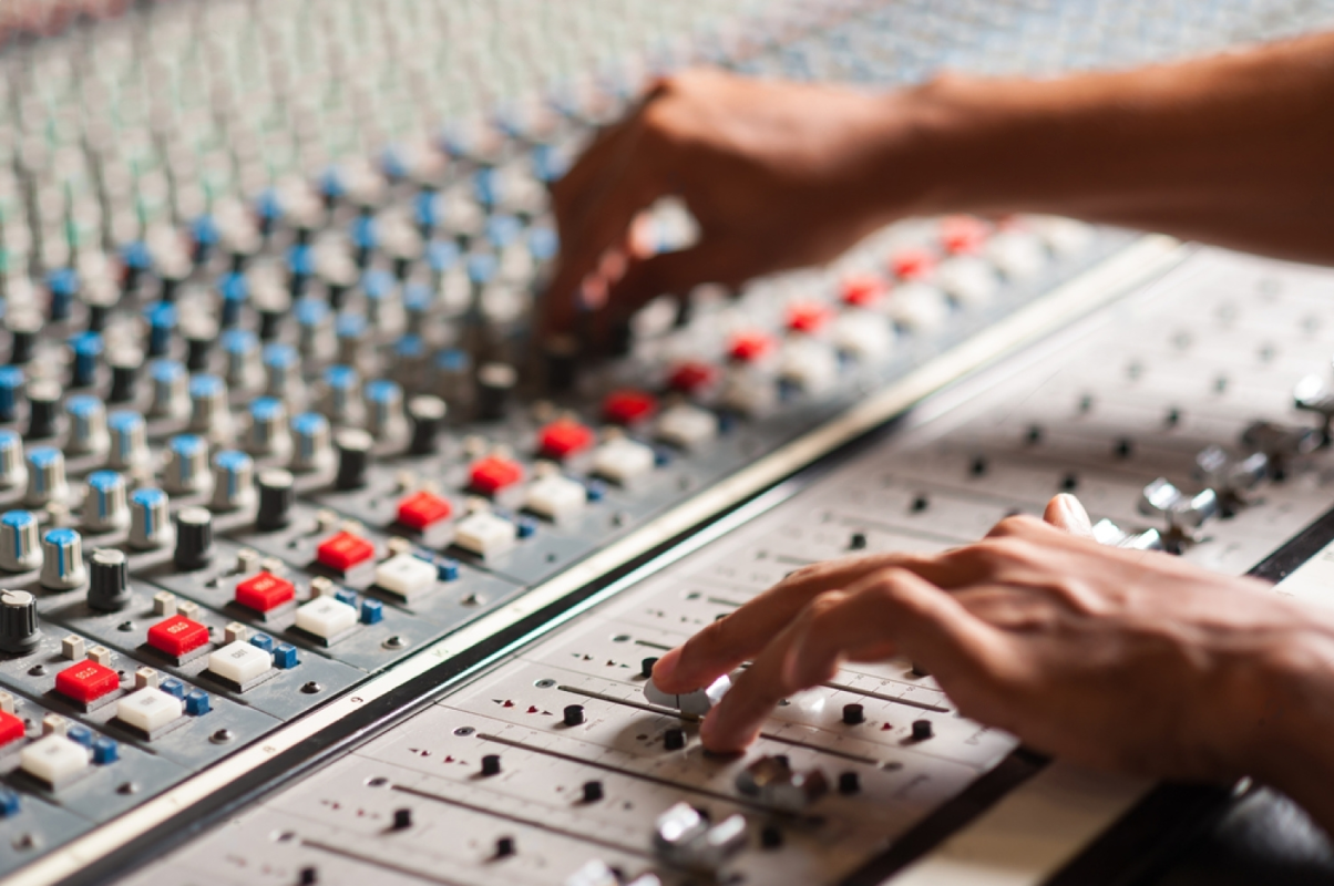 7 Essential EQ Techniques to Improve Your Mixes (Part II) 1 In Part I of this two-part article on Essential EQ Mixing Techniques, we covered the topics of using Subtractive EQ for Clarity, The Art of Frequency Slotting, Dynamic EQ for Control, and Sidechain EQ for Mix Clarity.